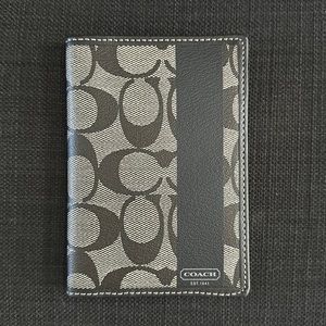 Coach passport holder *** like new***